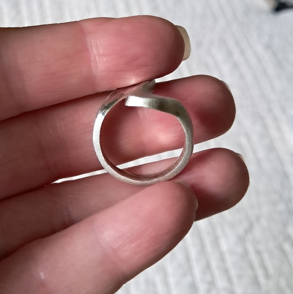 Sculptural Vintage 1960s Mexican Handmade Sterling Silver Modernist Ring - Picture 5 of 10